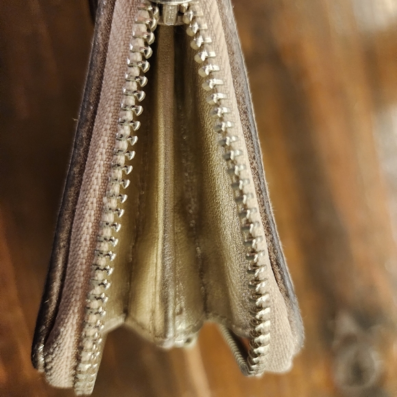 GUC Coach Poppy wallet - Picture 5 of 5